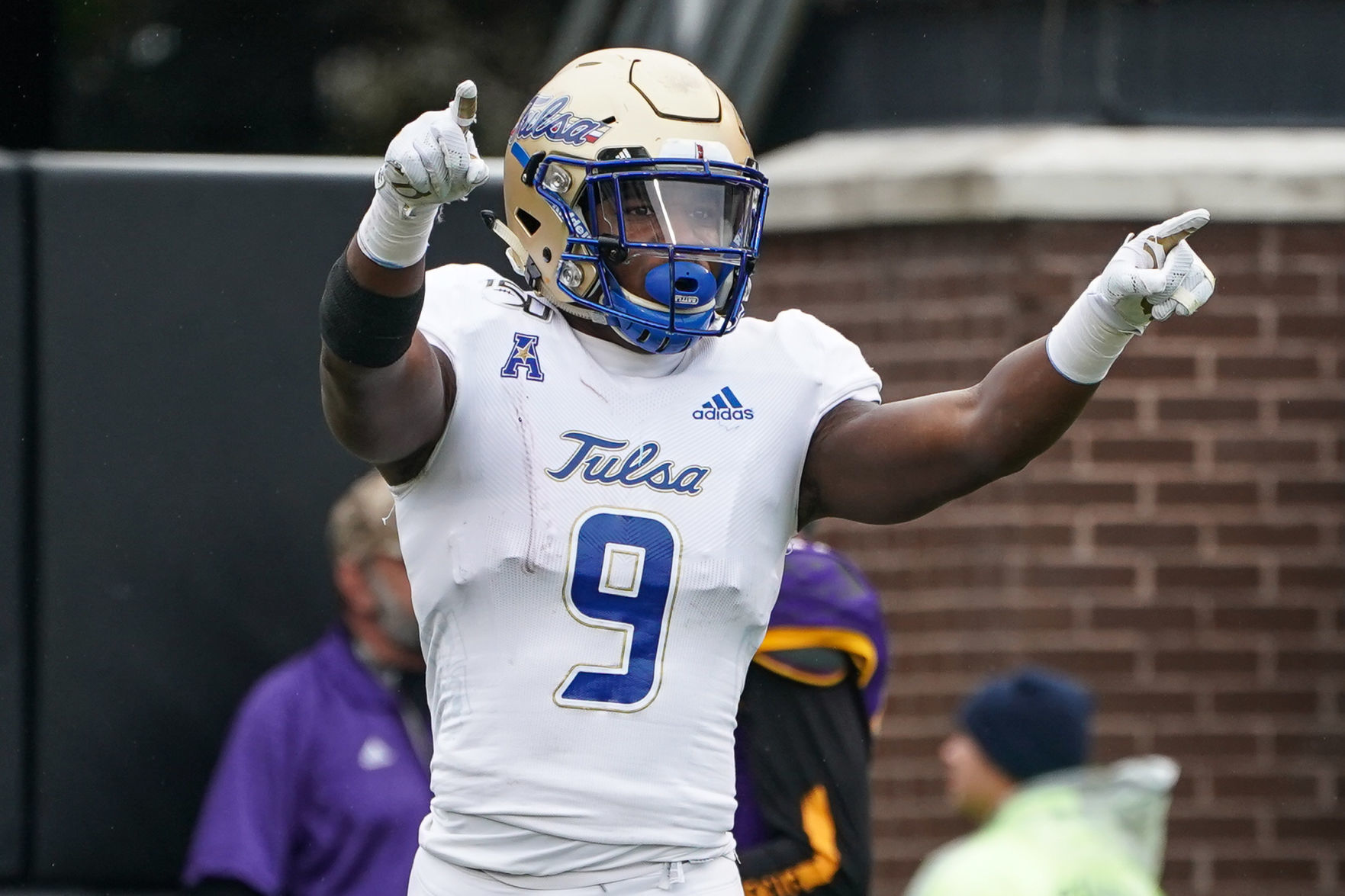 Disappointing Hurricane season ends with 49-24 victory